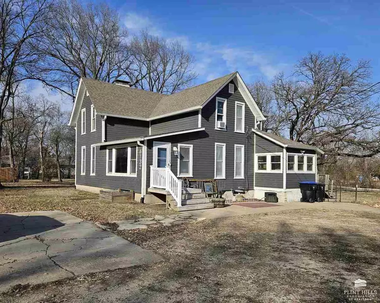 6132 SE Berryton RD, Berryton, KS 66409