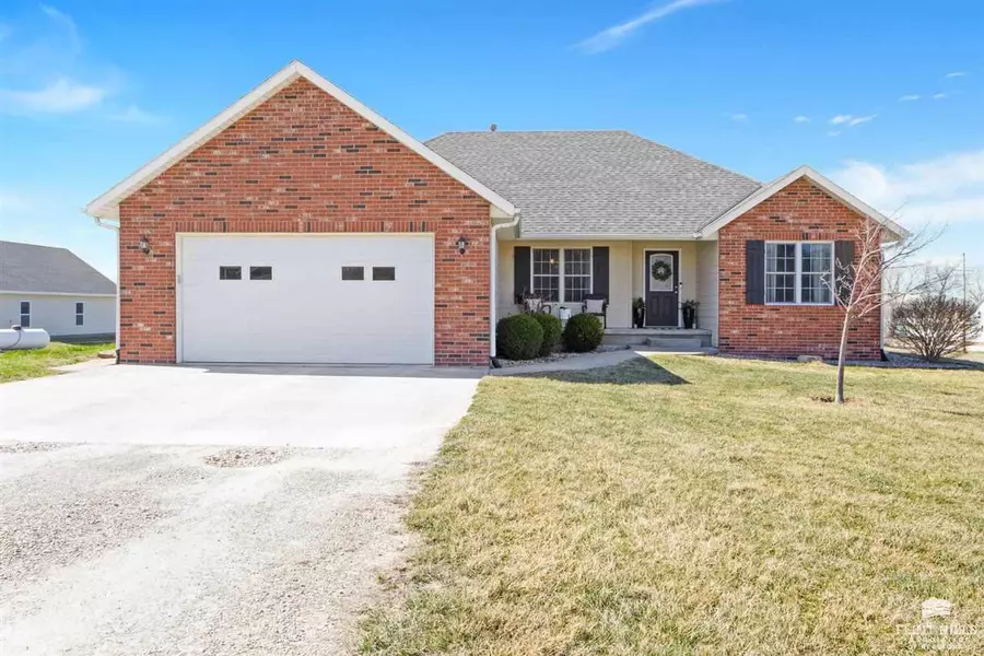 5560 Macy Place DR, Wamego, KS 66547