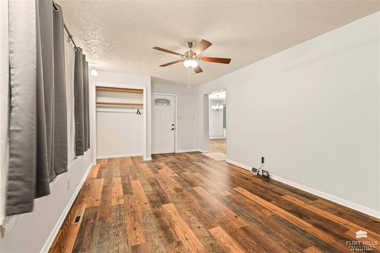 Leonardville, KS 66449,215 N Kansas ST