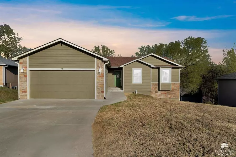 117 Turkey Ridge DR, St. George, KS 66535