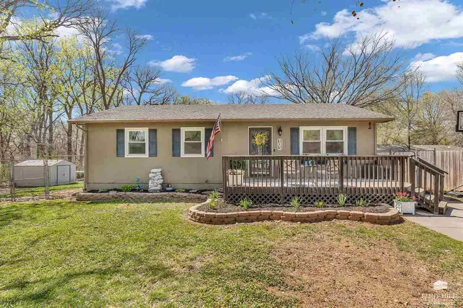 103 Warnow CIR, Wamego, KS 66547