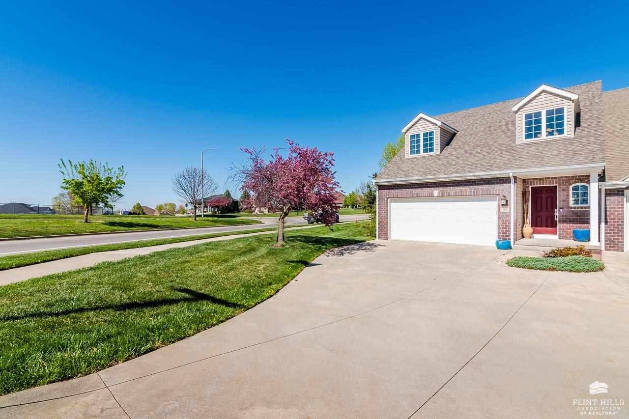 Manhattan, KS 66503,1416 Oaktree PL