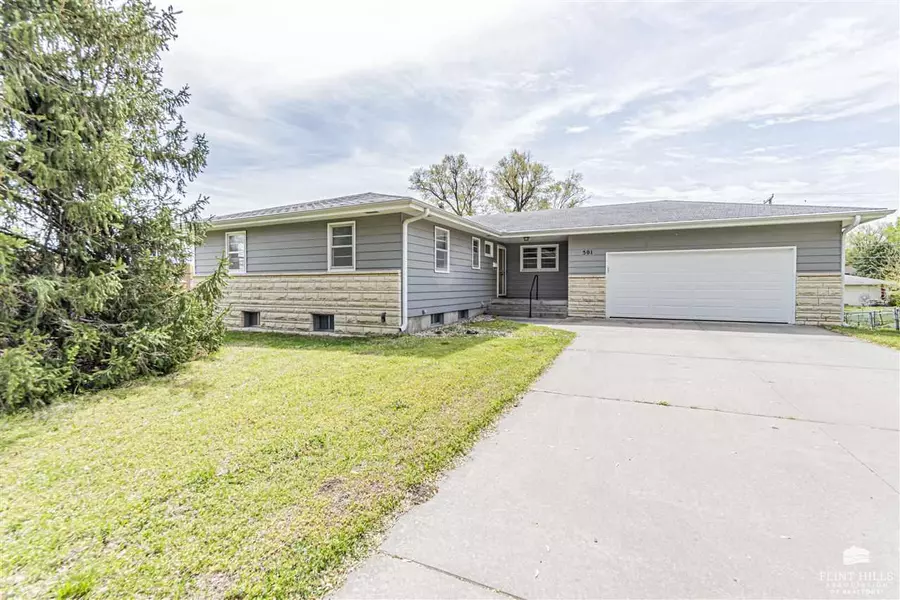501 Coronado DR, Junction City, KS 66441