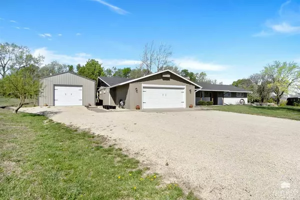Herington, KS 67449,389 Willow LN