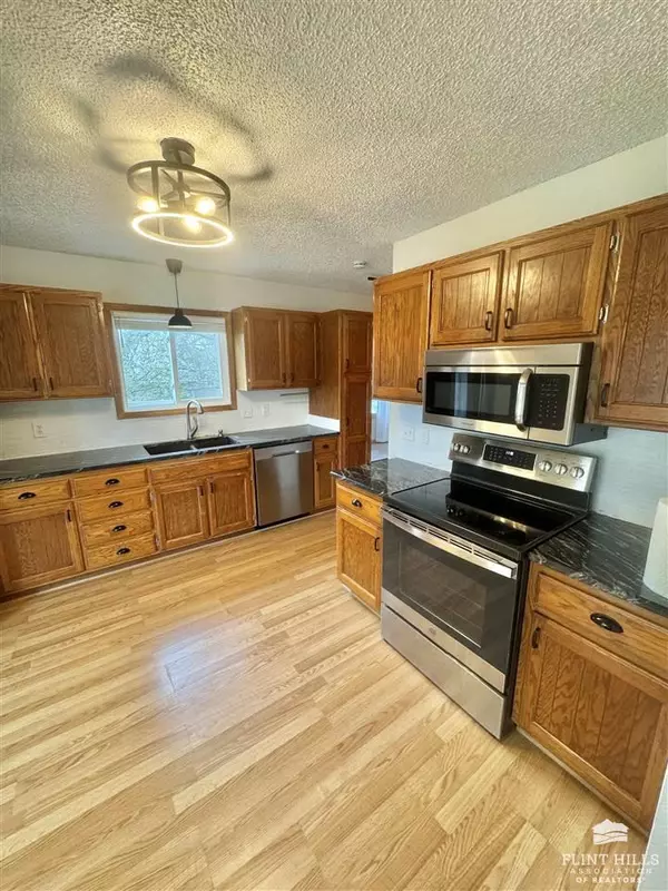 Manhattan, KS 66503,3351 Newbury ST