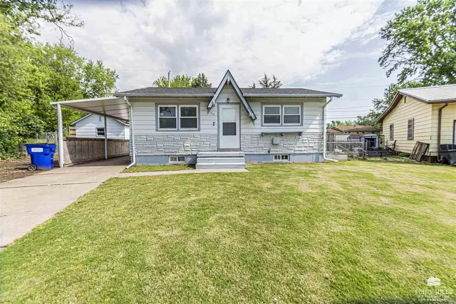 1410 Dries CIR, Junction City, KS 66441