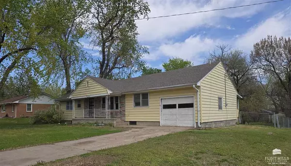 622 Stone LN, Chapman, KS 67431