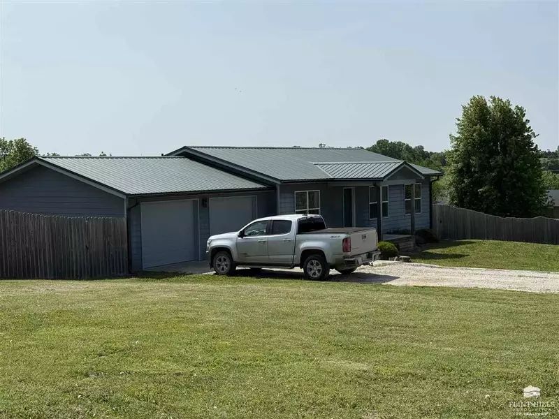5653 Colton Circle, Wamego, KS 66547