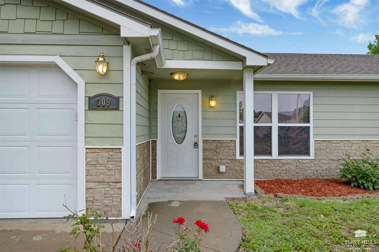 Manhattan, KS 66502,309 Brookvalley DR