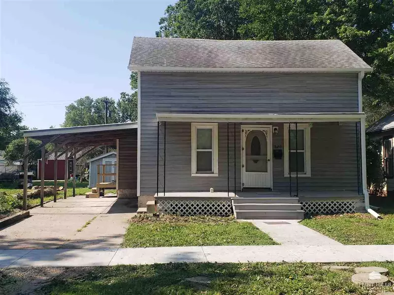 820 Grant ST, Clay Center, KS 67432