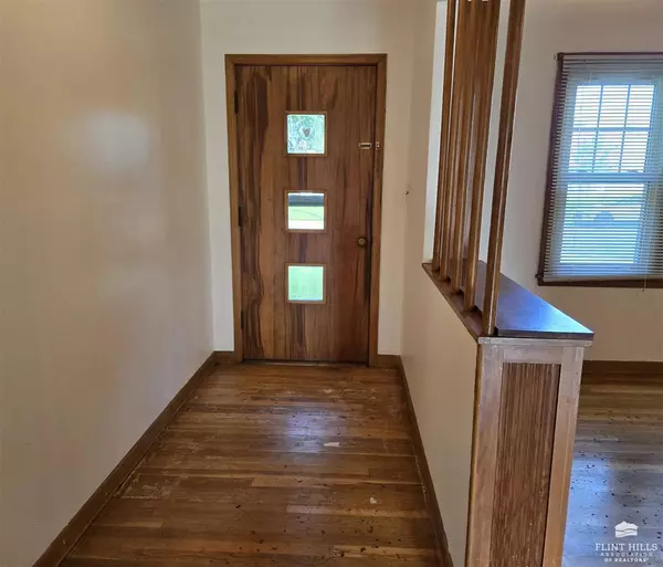 Salina, KS 67401,1853 Larson ST