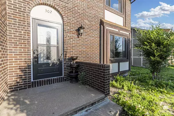 Junction City, KS 66441,302 Arapahoe CT