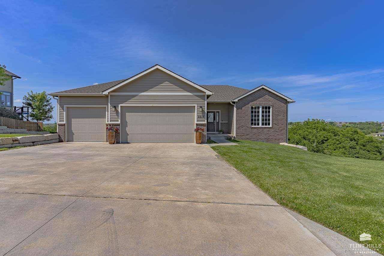2213 Woodridge DR, Manhattan, KS 66503