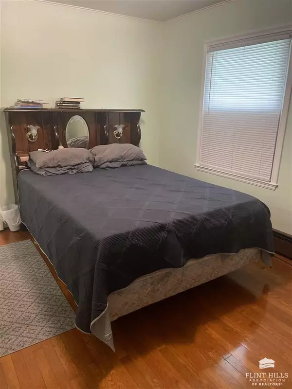 Herington, KS 67449,214 E Hawley