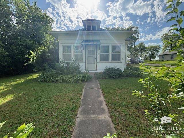Lincolnville, KS 66858,300 Lombard