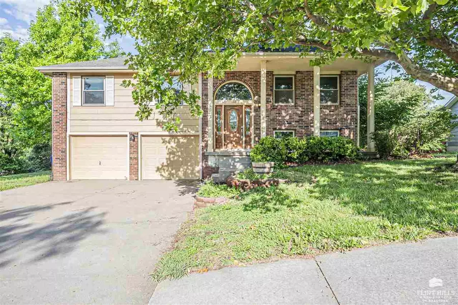 132 N Kiowa CT, Junction City, KS 66441