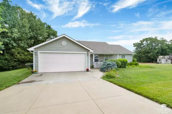 Manhattan, KS 66503,115 Hunter DR