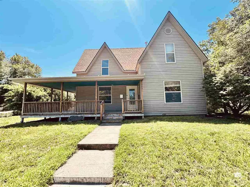 203 W Court, Clay Center, KS 67432