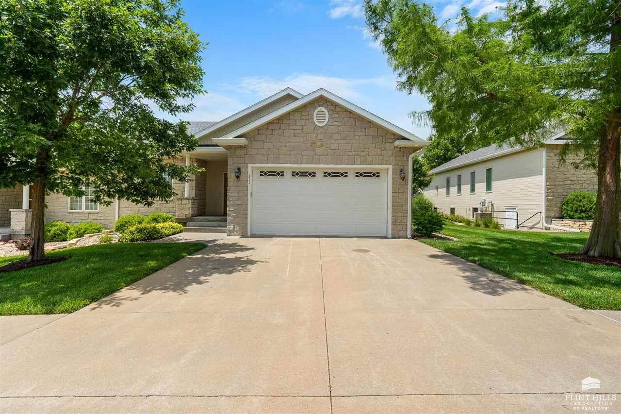 Wamego, KS 66547,311 Simmer DR