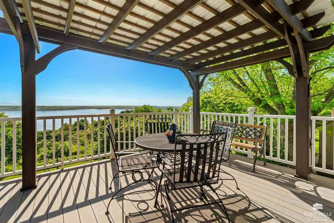 Manhattan, KS 66503,3225 Oak Shores CIR