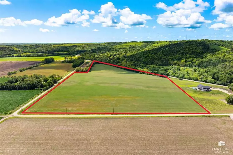 00000 Moore's LN, Manhattan, KS 66502