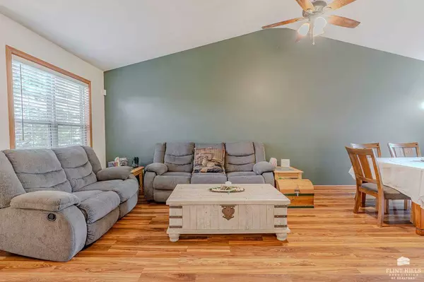 Riley, KS 66531,415 West ST
