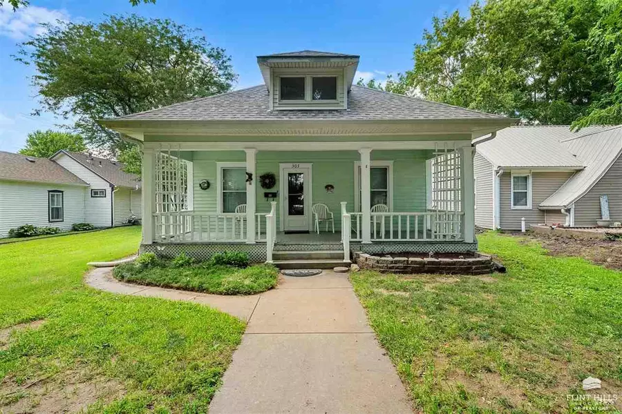 303 Vine ST, Wamego, KS 66547