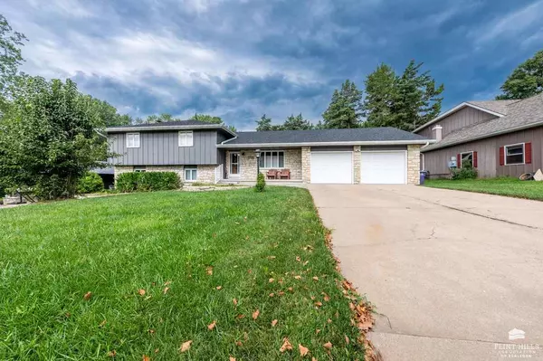 Manhattan, KS 66502,1715 Cedar Crest DR
