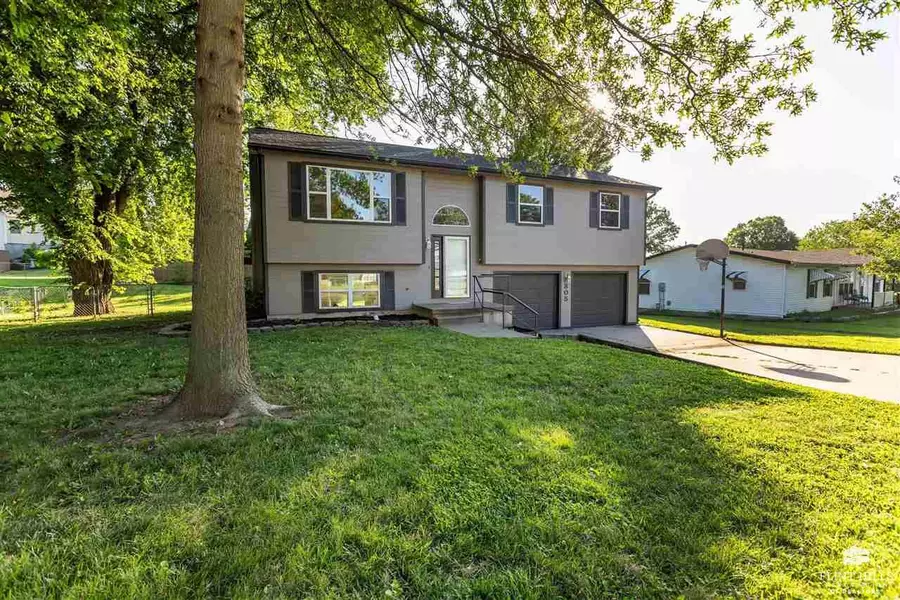 805 Davis DR, Manhattan, KS 66503