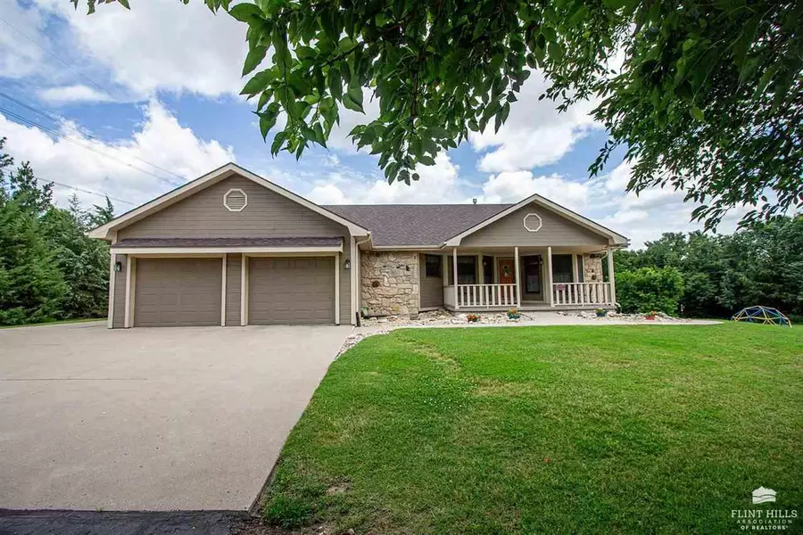 1509 S Spring Valley RD, Junction City, KS 66441
