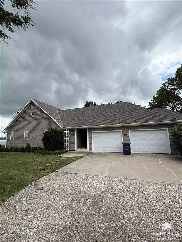 Manhattan, KS 66503,3600 Cottonwood CIR