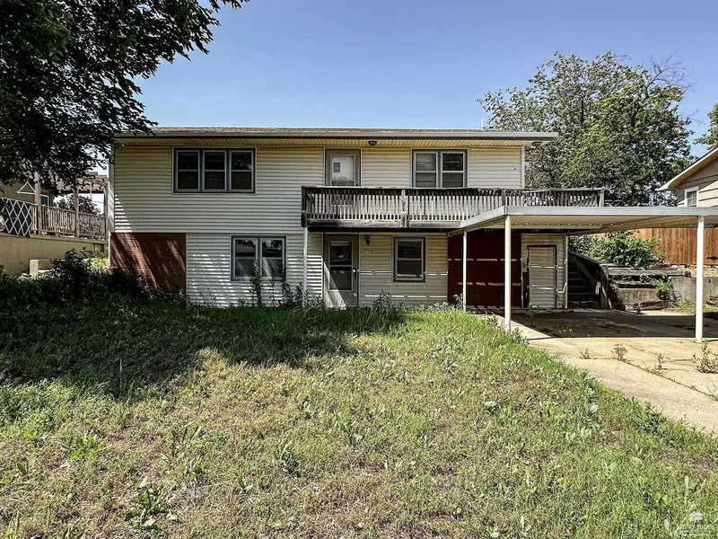 110 Hilltop DR, Abilene, KS 67410
