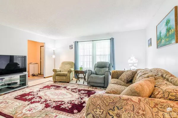 Manhattan, KS 66503,1328 Overlook