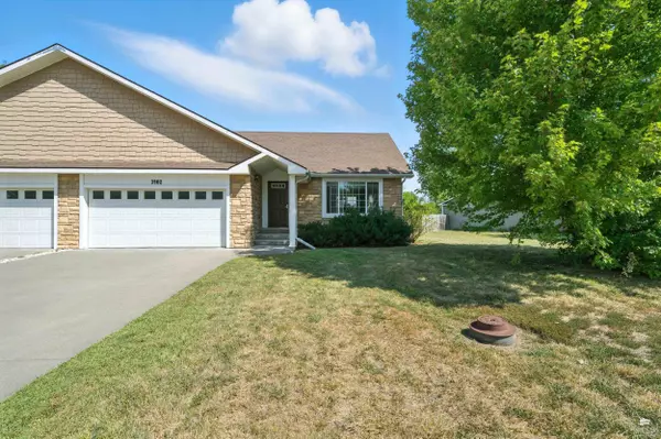 3902 Golden Eagle DR, Manhattan, KS 66502