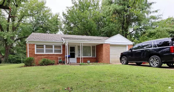 1511 Campus DR, Manhattan, KS 66502