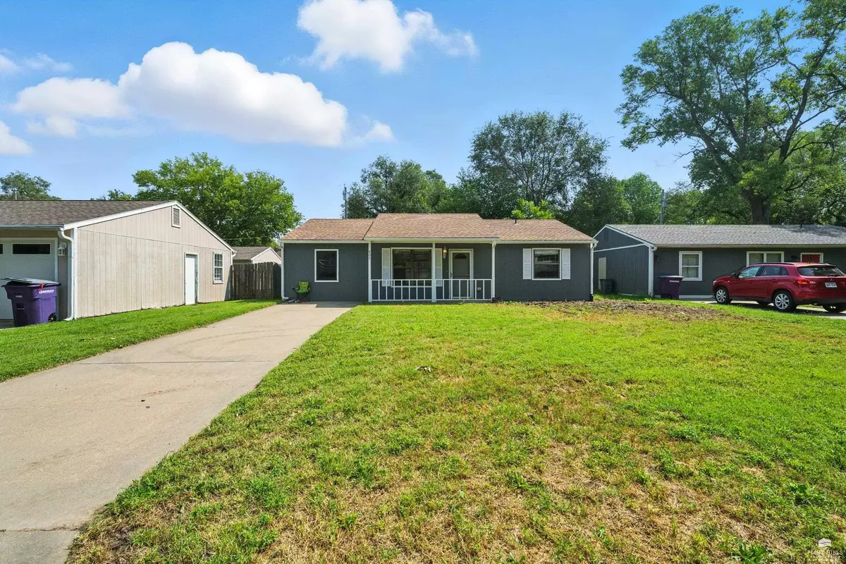 Manhattan, KS 66502,805 Brookwood CIR