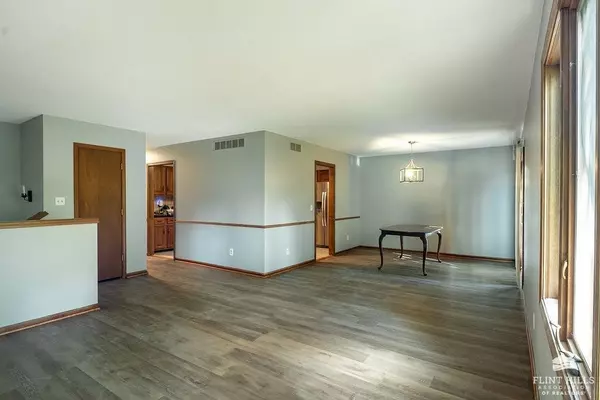 Manhattan, KS 66503,2941 Dimrill Stair