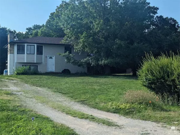 Wamego, KS 66547,15874 Snodgrass Rd RD