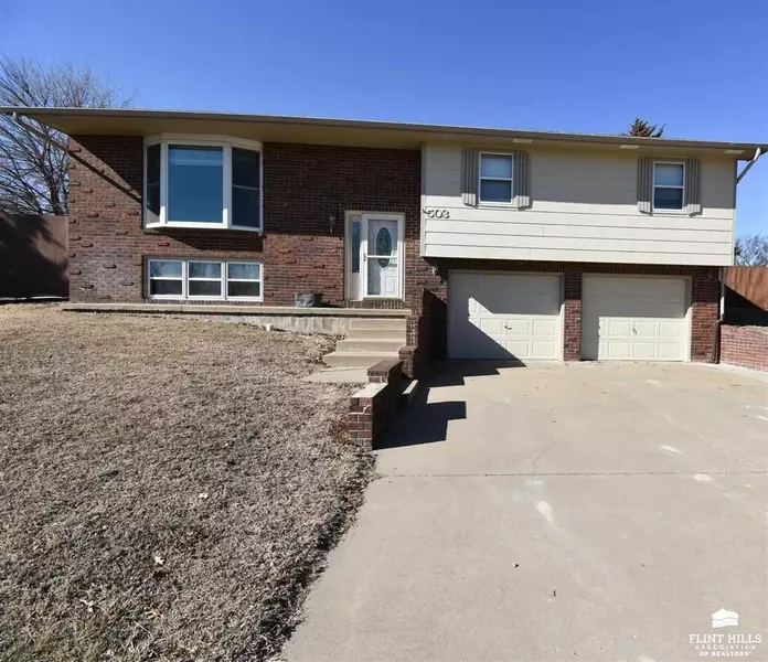 503 Crestview DR, Chapman, KS 67431