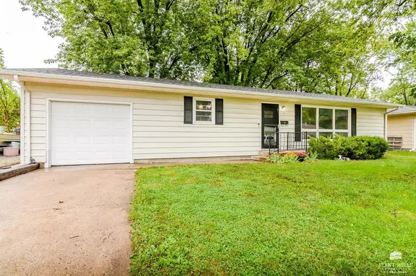 914 Ash ST, Wamego, KS 66547