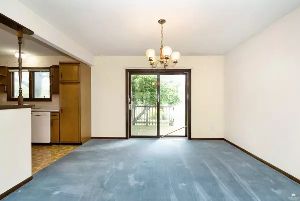 Manhattan, KS 66502,2215 Terry WAY