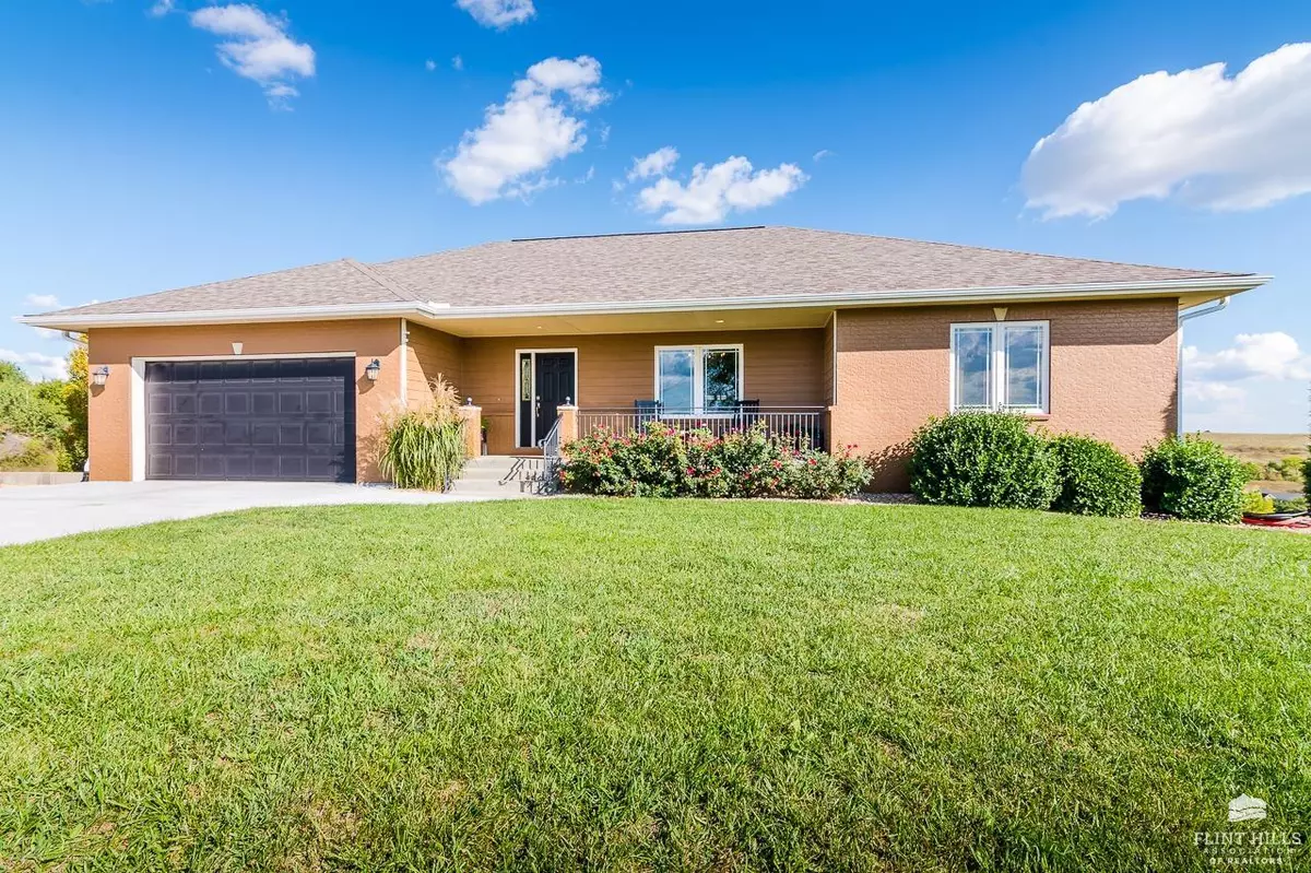 Manhattan, KS 66502,5760 Pheasant Ridge RD