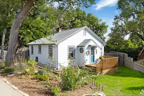 1632 Fishermans LN, Manhattan, KS 66503