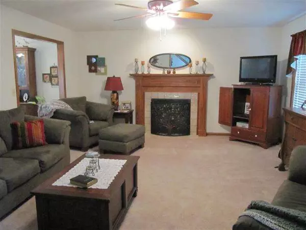 Alma, KS 66401,119 Parkview ST
