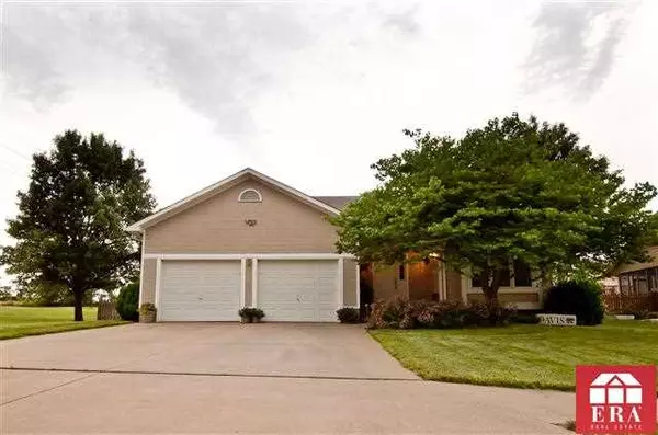 2101 Cat Creek DR, Wamego, KS 66547