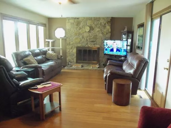 Manhattan, KS 66503,2938 Dimrill Stair