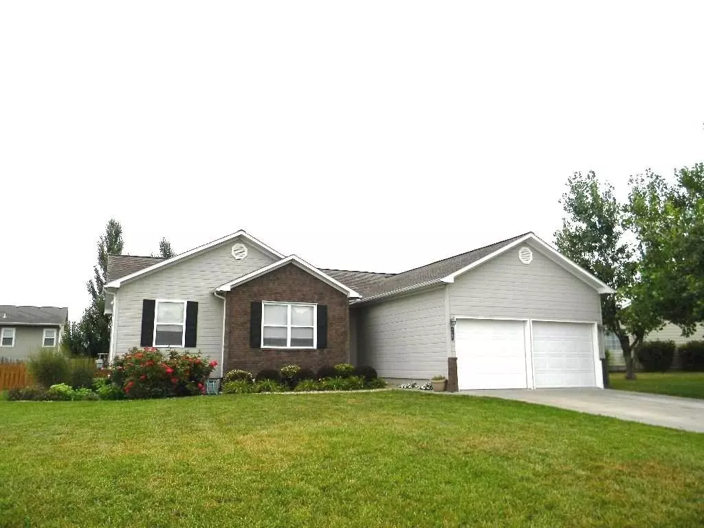 Manhattan, KS 66502,8613 Eagles landing DR