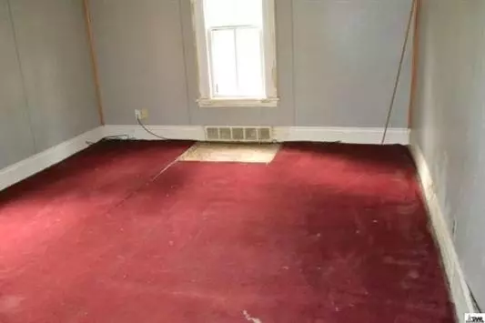 Denison, KS 66419,302 Highland AVE