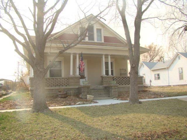 325 Kansas AVE, Alma, KS 66401