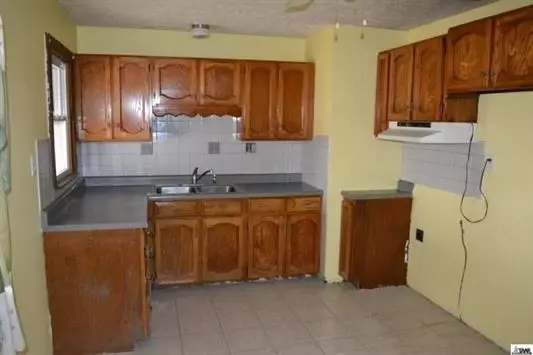 Carbondale, KS 66414,104 W Lake RD